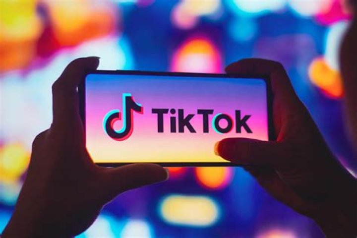 TikTok Liteの始め方を説明するスマートフォン画面のイメージ